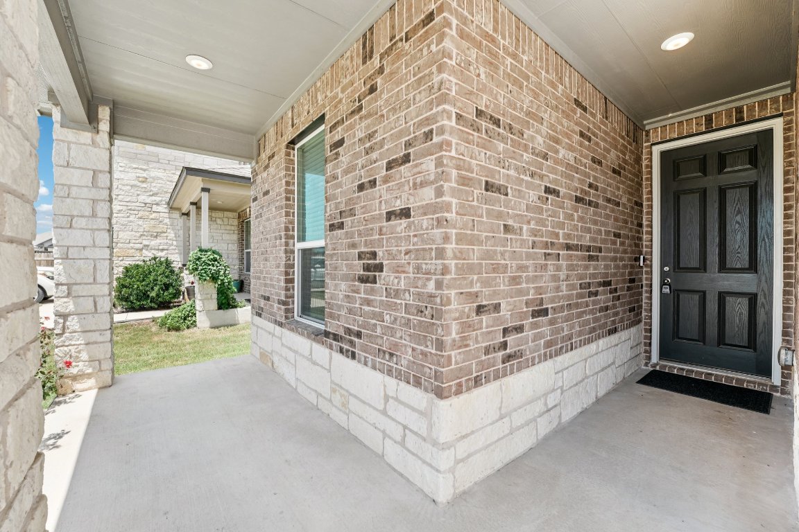 113 Uncle Billy Way Jarrell, TX 76537 - Photo 2 of 23