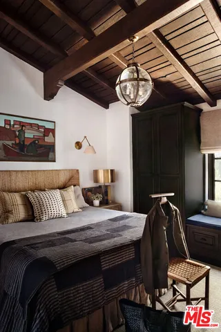 a view of a livingroom with furniture