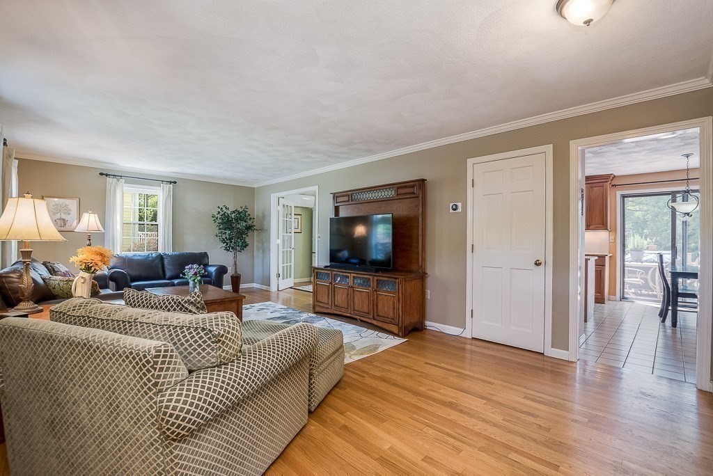 8 Margaret Road Dedham, MA 02026 - Photo 6 of 42 Gallery Image 6