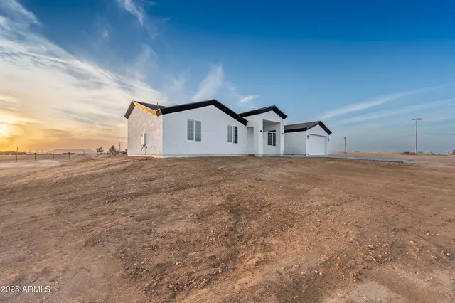 a view of a house with a big yard