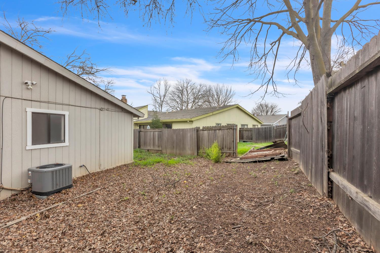 10973 Hirschfeld Way Rancho Cordova, CA 95670 - Photo 21 of 41 a view of a backyard with a barn