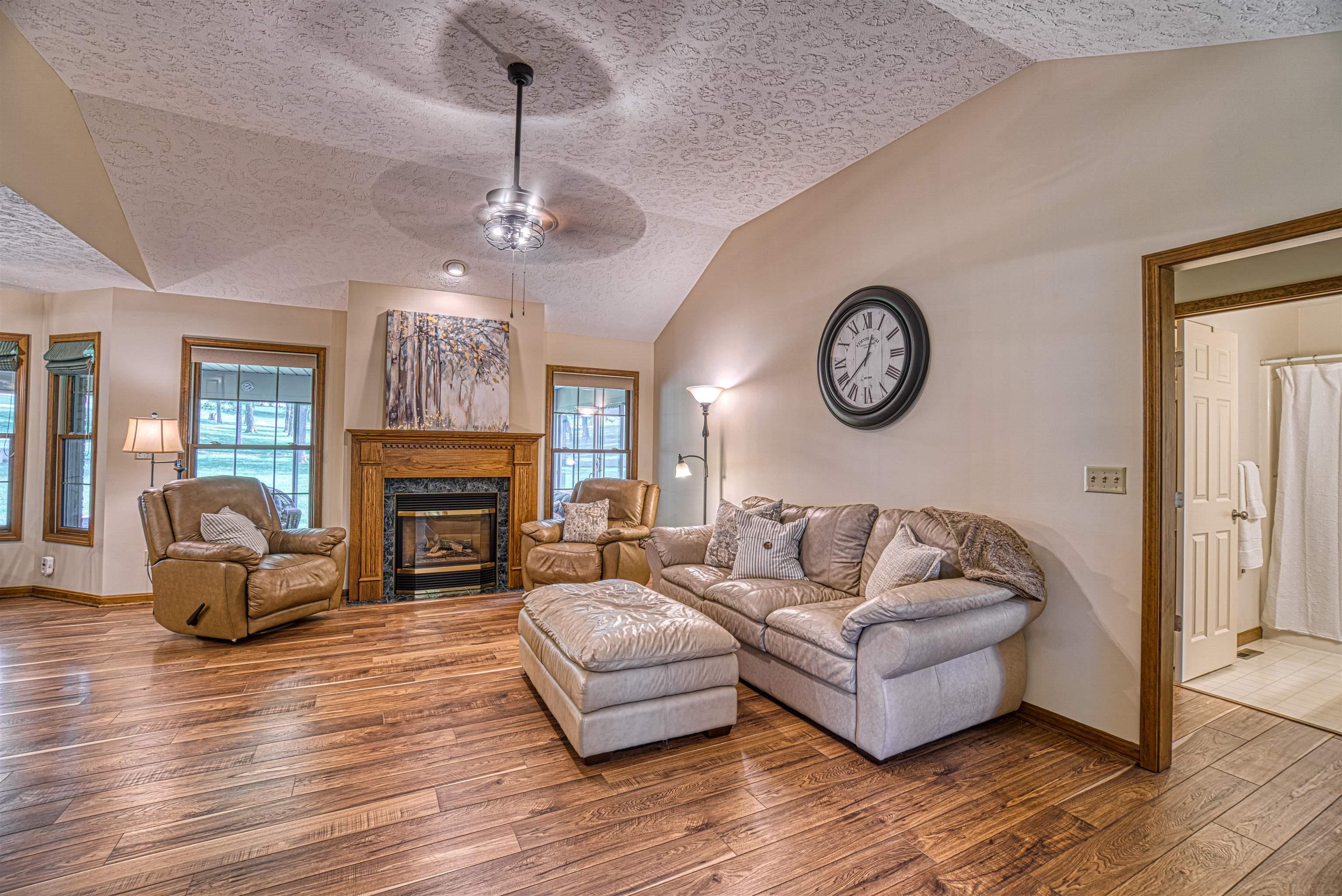 5695 Schneider Road Newburgh, IN 47630 - Photo 12 of 36 Gallery Image 12