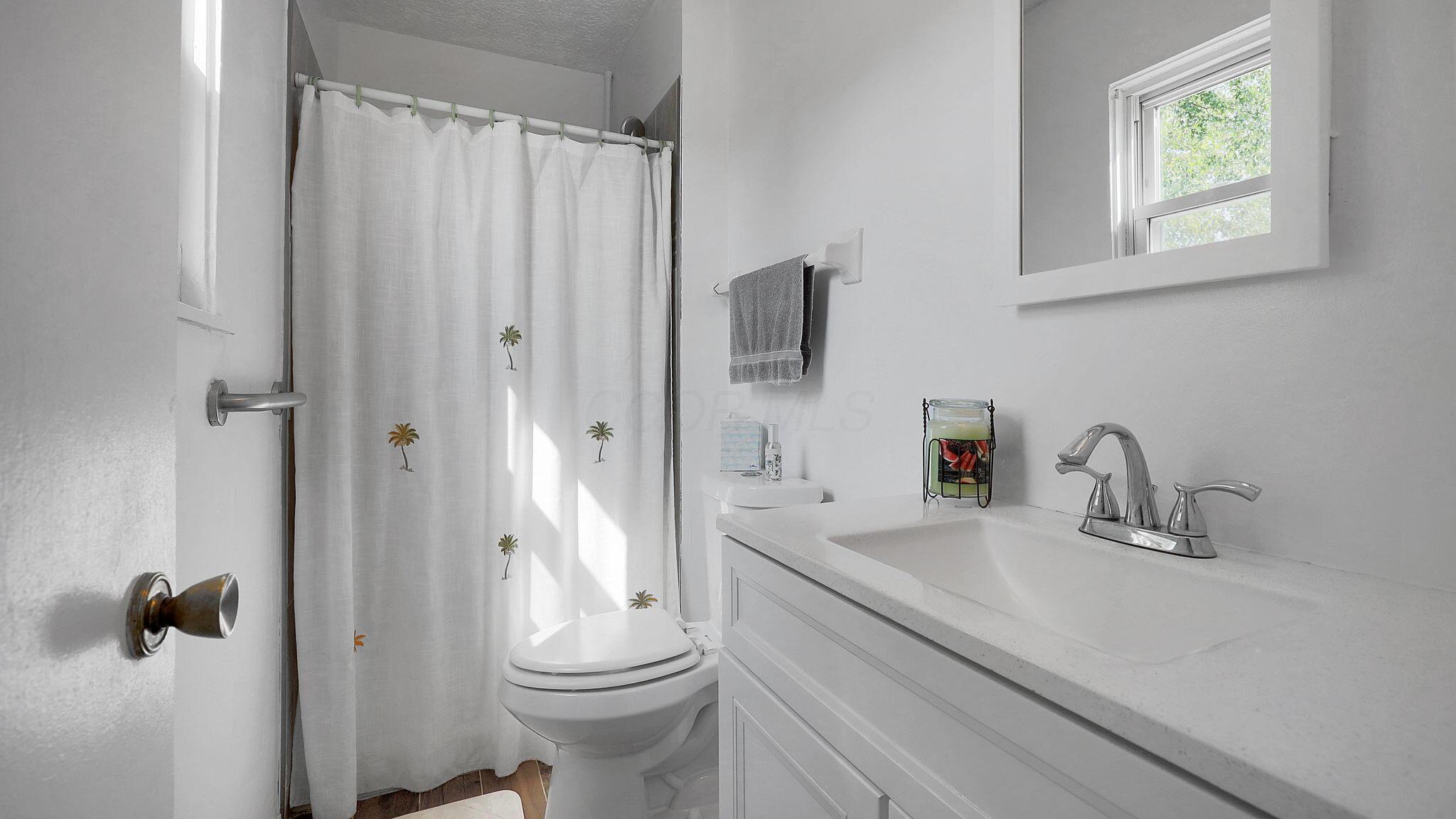 14221 Edwards Road Johnstown, OH 43031 - Photo 11 of 45 En-suite has a walk-in shower