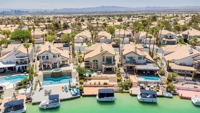 $1,330,000 | 3141 West Waterside Circle, Las Vegas, NV 89117