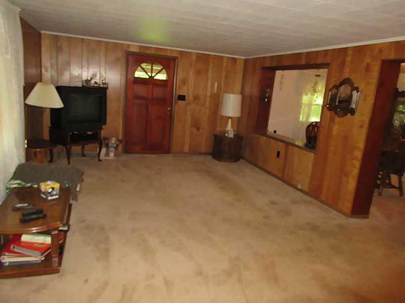 1445 Ridge Road Apollo, PA 15613 - Photo 3 of 19 Living Room.