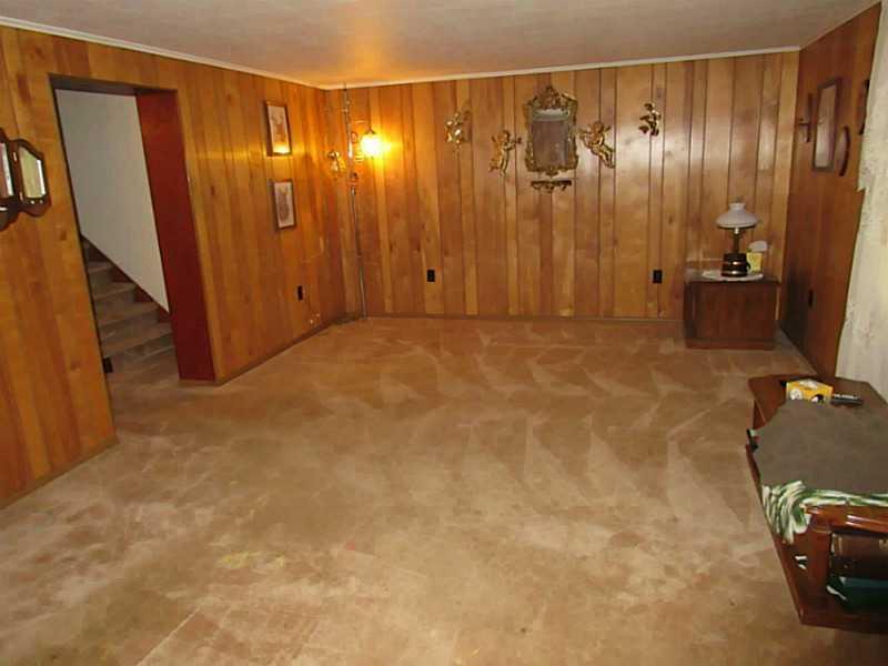 1445 Ridge Road Apollo, PA 15613 - Photo 4 of 19 Living Room.