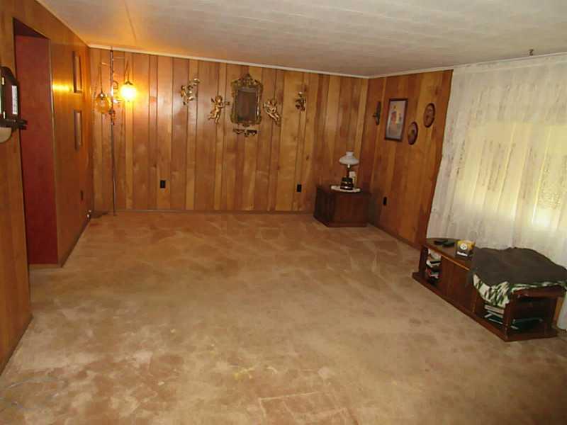 1445 Ridge Road Apollo, PA 15613 - Photo 5 of 19 Living Room.