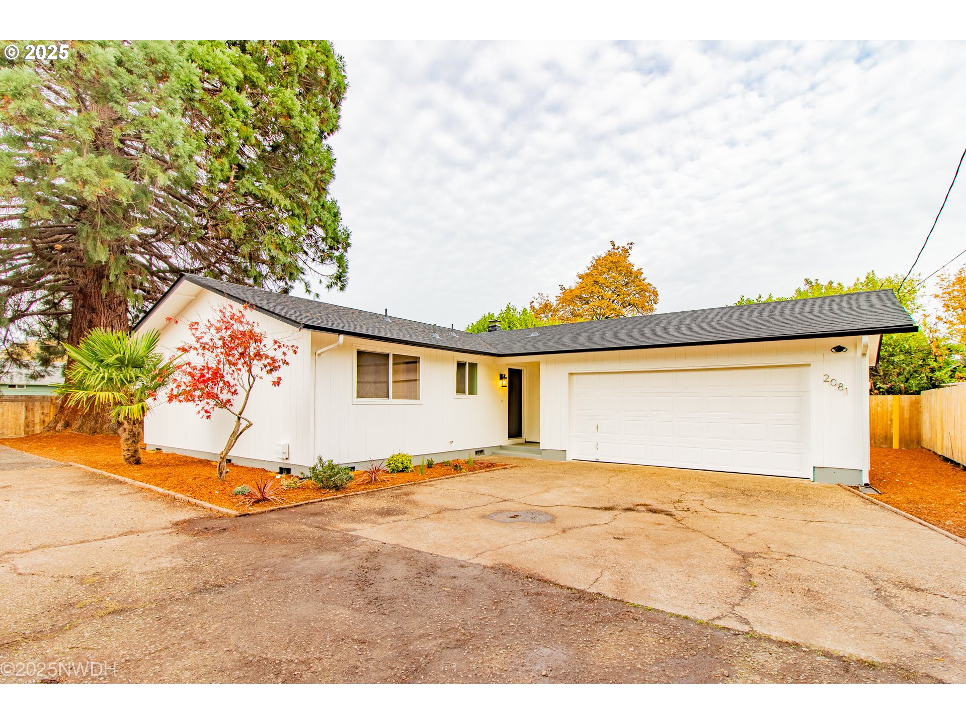 2081 Devos Street Eugene, OR 97402 - Photo 2 of 32