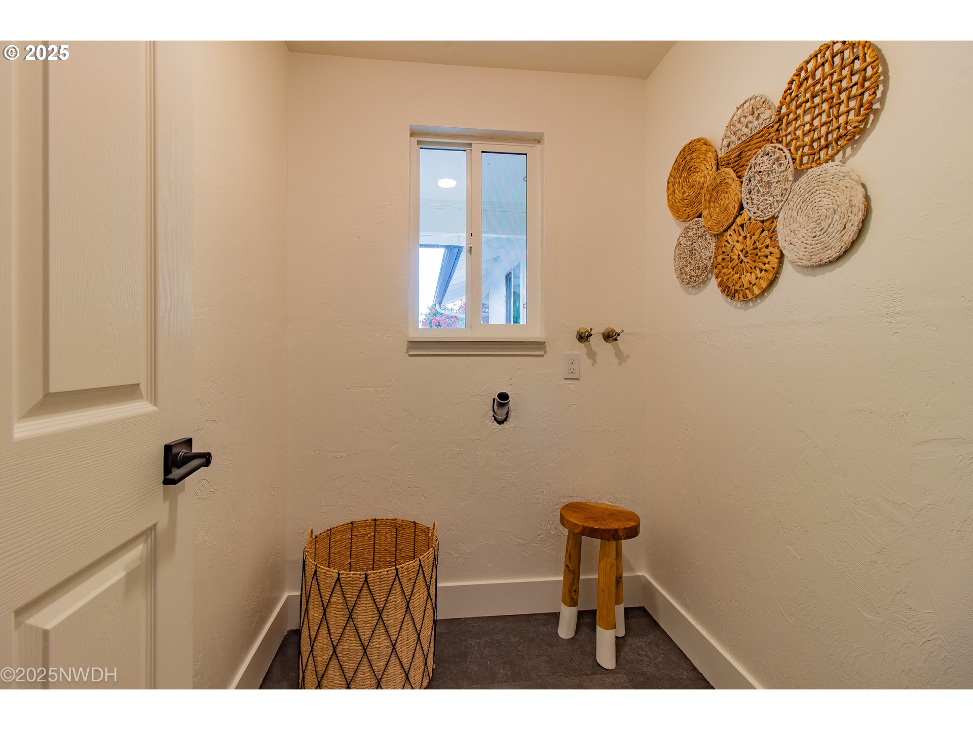 2081 Devos Street Eugene, OR 97402 - Photo 21 of 32