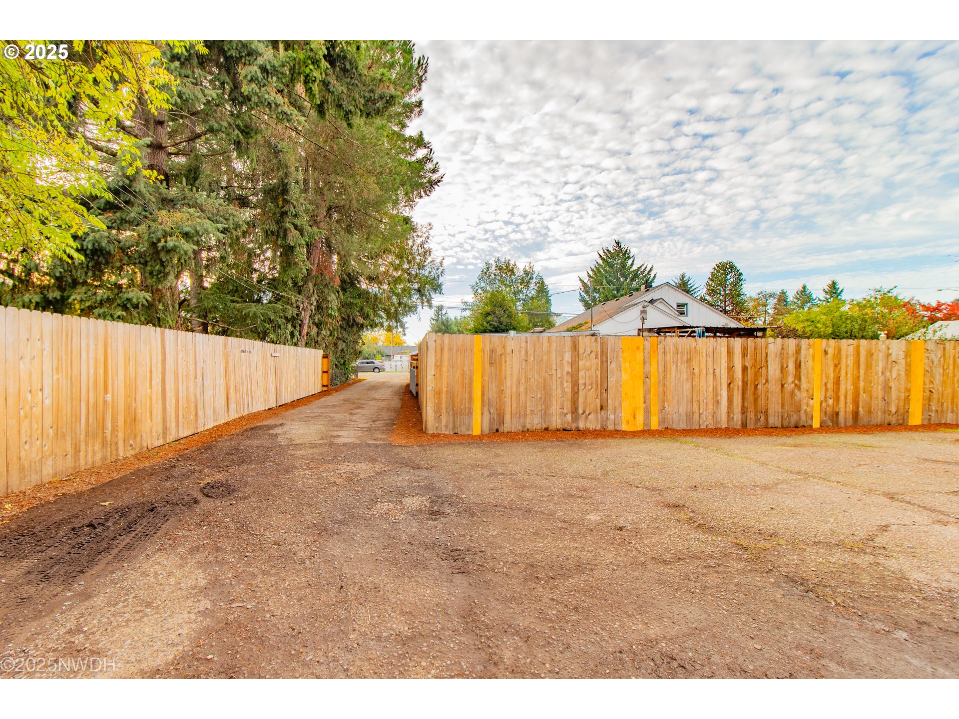 2081 Devos Street Eugene, OR 97402 - Photo 22 of 32