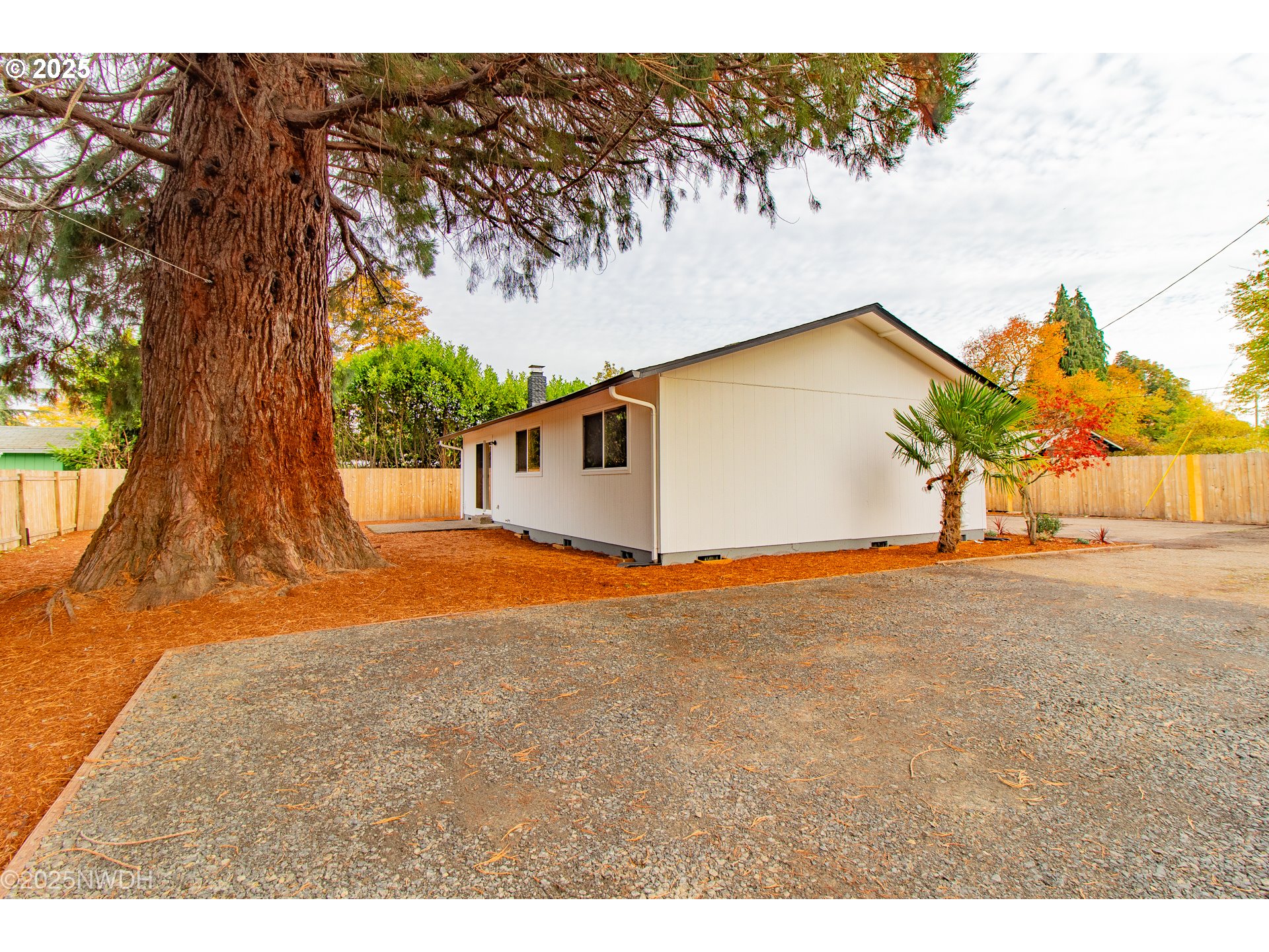 2081 Devos Street Eugene, OR 97402 - Photo 25 of 32