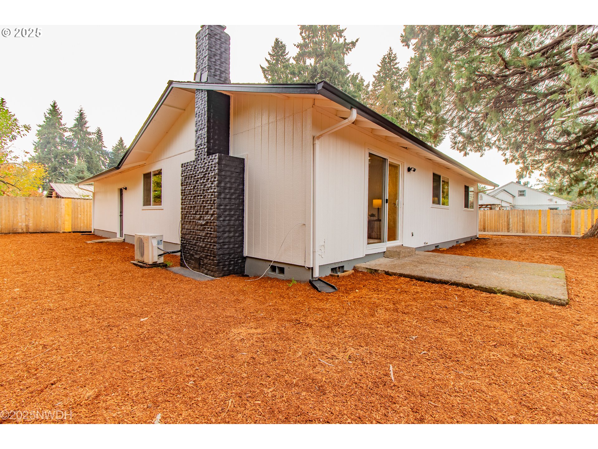 2081 Devos Street Eugene, OR 97402 - Photo 28 of 32