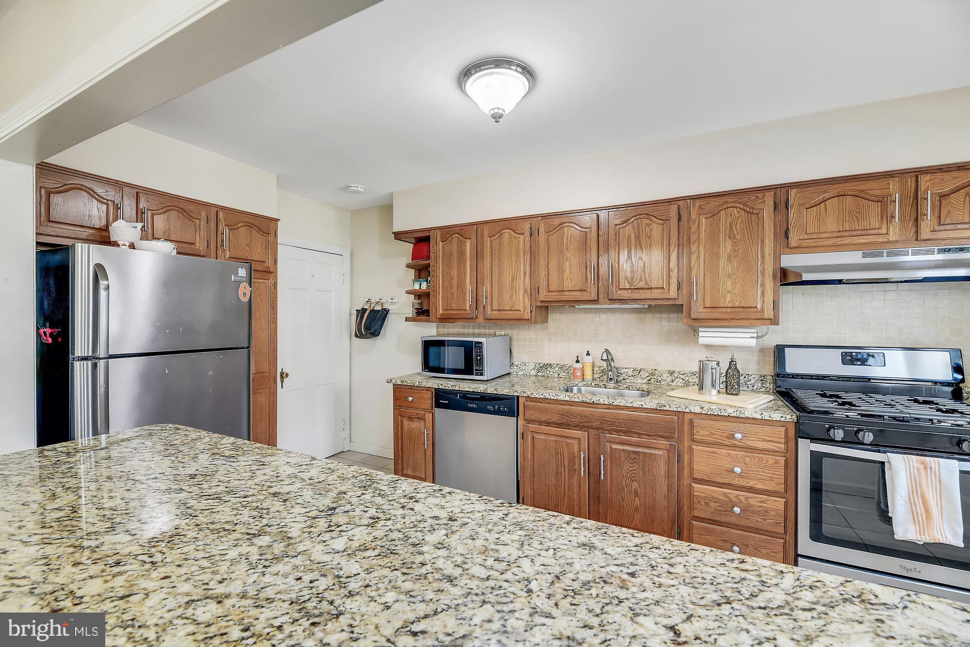 406 Stratford Road Baltimore, MD 21228 - Photo 11 of 35