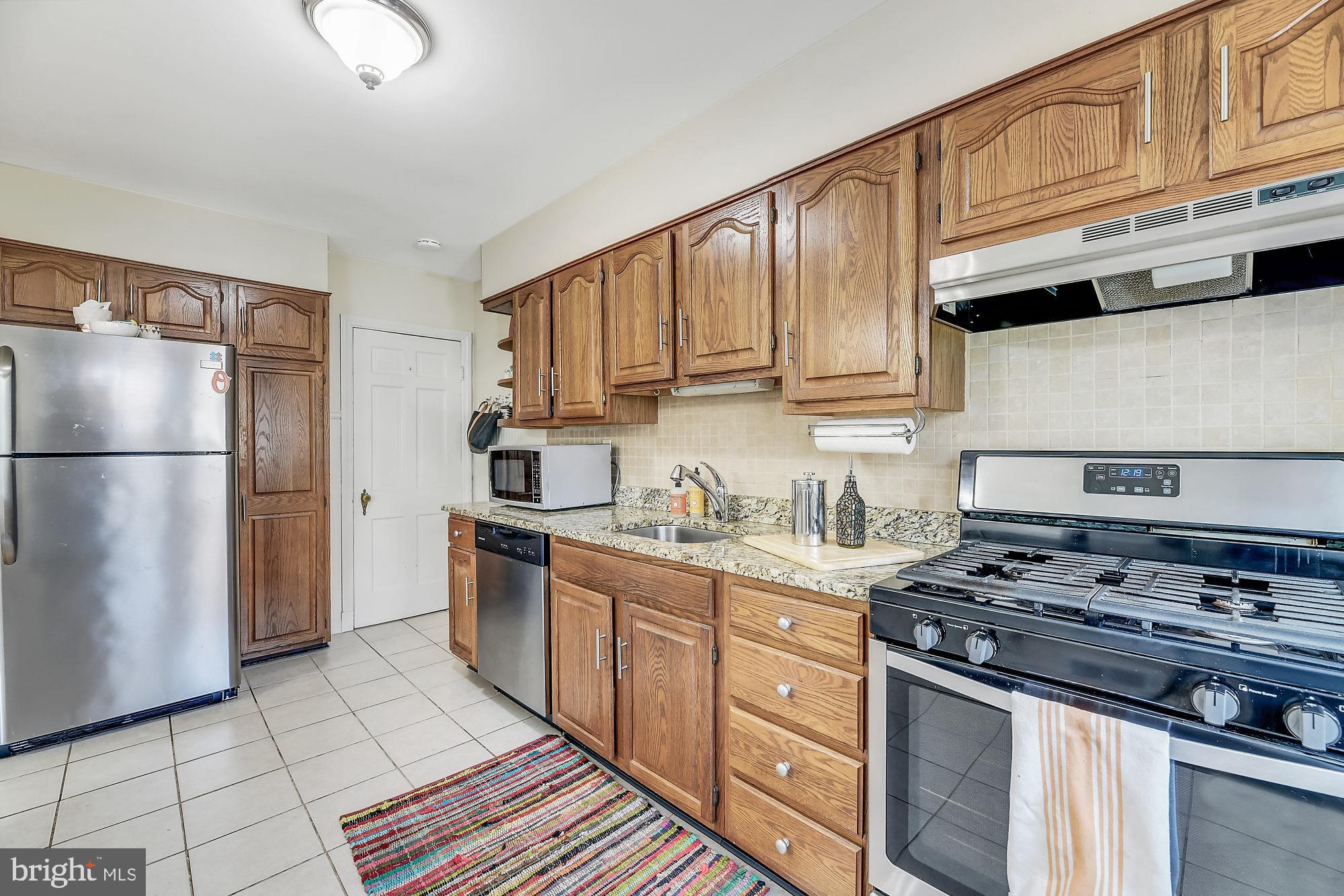 406 Stratford Road Baltimore, MD 21228 - Photo 12 of 35