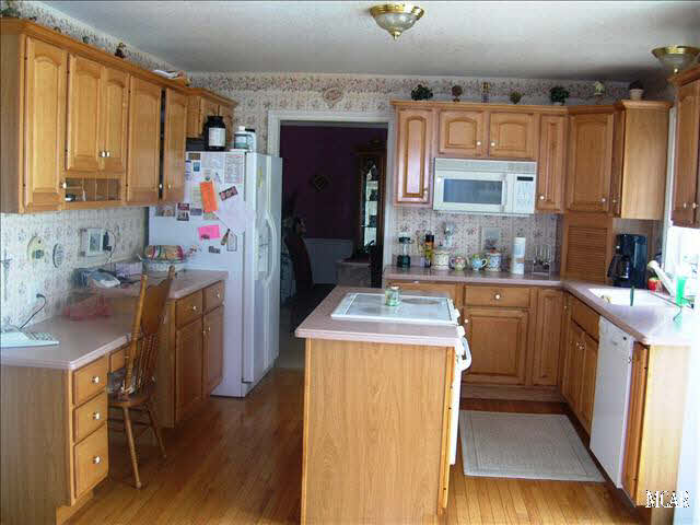 5194 Labo Road South Rockwood, MI 48179 - Photo 5 of 20 20015602-4.JPG
