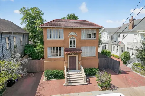 $1,950 | 7608 St Charles Avenue, Unit F, New Orleans, LA 70118