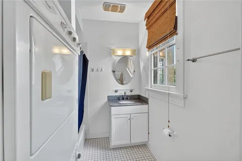 $1,950 | 7608 St Charles Avenue, Unit F, New Orleans, LA 70118