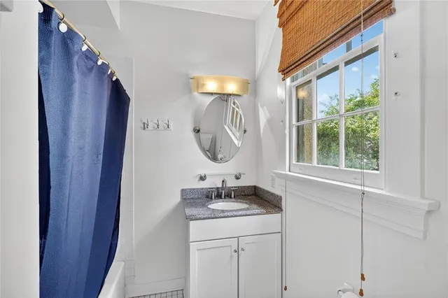 $1,950 | 7608 St Charles Avenue, Unit F, New Orleans, LA 70118