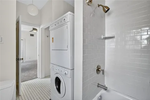 $1,950 | 7608 St Charles Avenue, Unit F, New Orleans, LA 70118