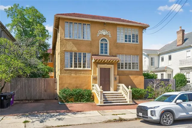 $1,950 | 7608 St Charles Avenue, Unit F, New Orleans, LA 70118