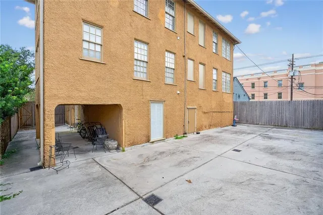 $1,950 | 7608 St Charles Avenue, Unit F, New Orleans, LA 70118