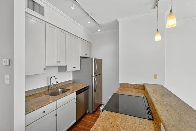 $1,950 | 7608 St Charles Avenue, Unit F, New Orleans, LA 70118