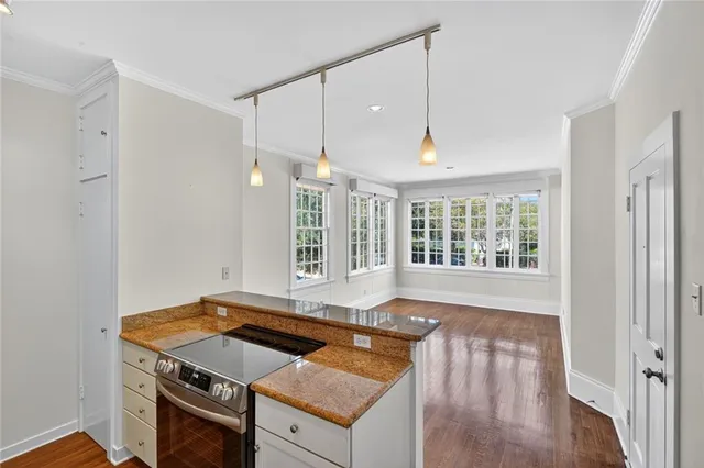 $1,950 | 7608 St Charles Avenue, Unit F, New Orleans, LA 70118