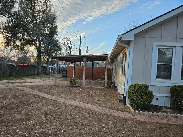 $1,860 | 110 Lexington Road, Elgin, TX 78621