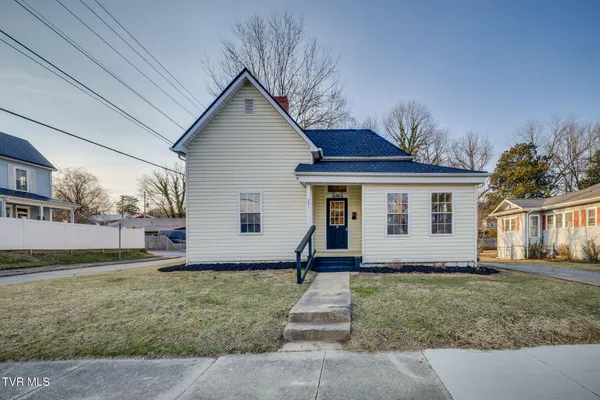 $379,900 | 201 East Unaka Avenue, Johnson City, TN 37601