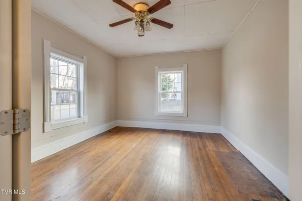 $379,900 | 201 East Unaka Avenue, Johnson City, TN 37601