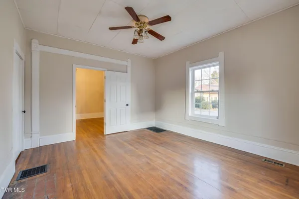 $379,900 | 201 East Unaka Avenue, Johnson City, TN 37601