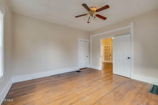 $379,900 | 201 East Unaka Avenue, Johnson City, TN 37601