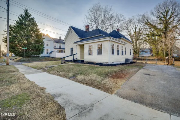 $379,900 | 201 East Unaka Avenue, Johnson City, TN 37601