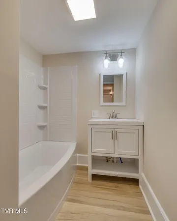 $379,900 | 201 East Unaka Avenue, Johnson City, TN 37601