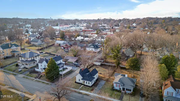 $379,900 | 201 East Unaka Avenue, Johnson City, TN 37601