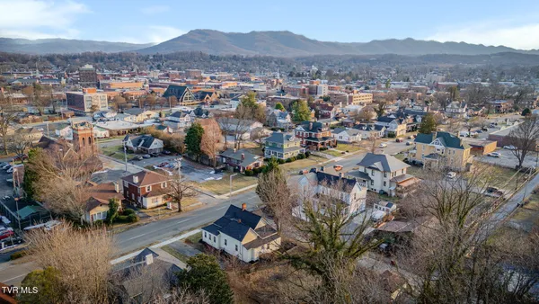 $379,900 | 201 East Unaka Avenue, Johnson City, TN 37601
