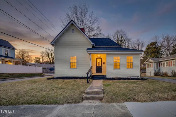 $379,900 | 201 East Unaka Avenue, Johnson City, TN 37601