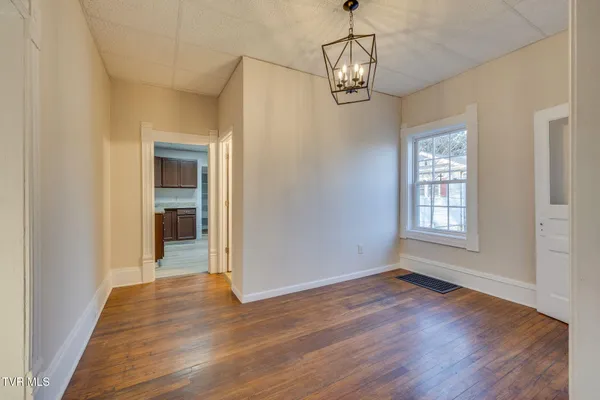 $379,900 | 201 East Unaka Avenue, Johnson City, TN 37601