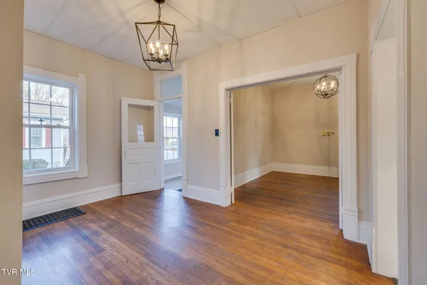 $379,900 | 201 East Unaka Avenue, Johnson City, TN 37601