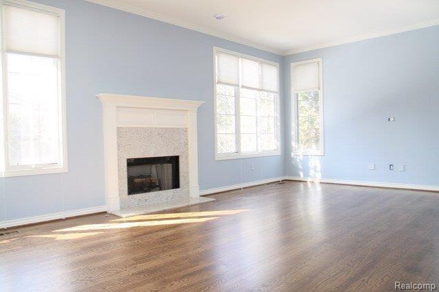 823 North Pine Street Rochester, MI 48307 - Photo 9 of 23 Living Room