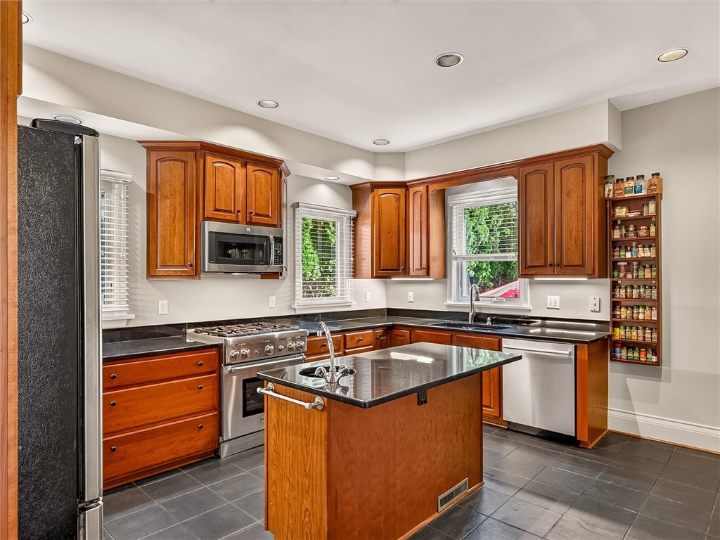 360 Westminster Road Rochester, NY 14607 - Photo 21 of 40 Gallery Image 21