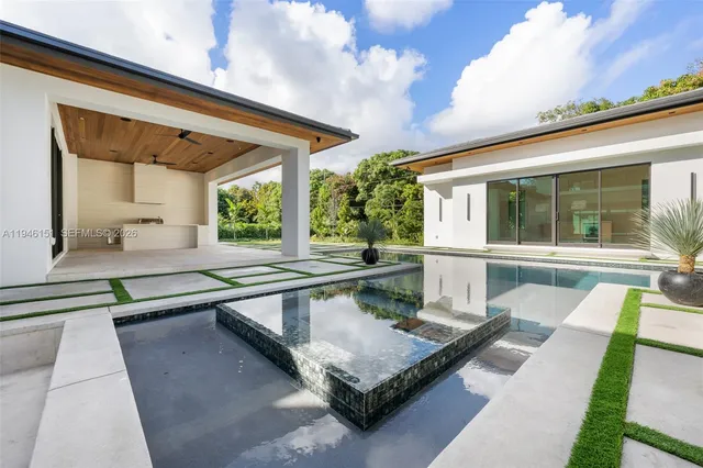 $9,499,000 | 7725 Southwest 114th Street, Pinecrest, FL 33156
