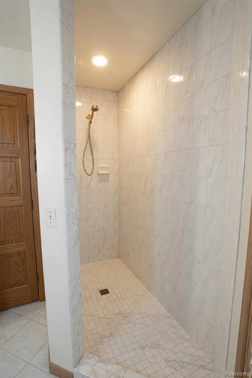 1305 Kings Pointe Road Grand Blanc, MI 48439 - Photo 31 of 71 Gallery Image 31