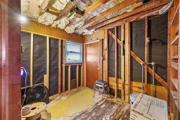 a view of a house with backyard and porch