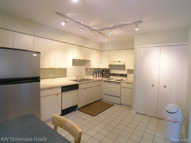644 Ashley Circle, Unit 131 Rochester, MI 48307 - Photo 5 of 19