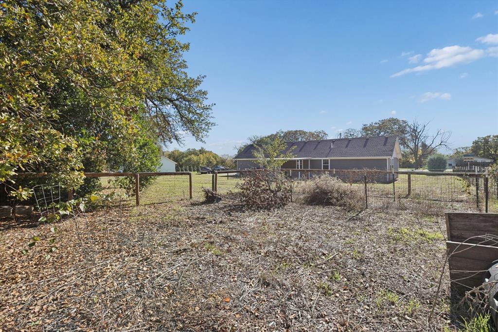 7232 Courtney Drive Azle, TX 76020 - Photo 37 of 39 a view of a backyard