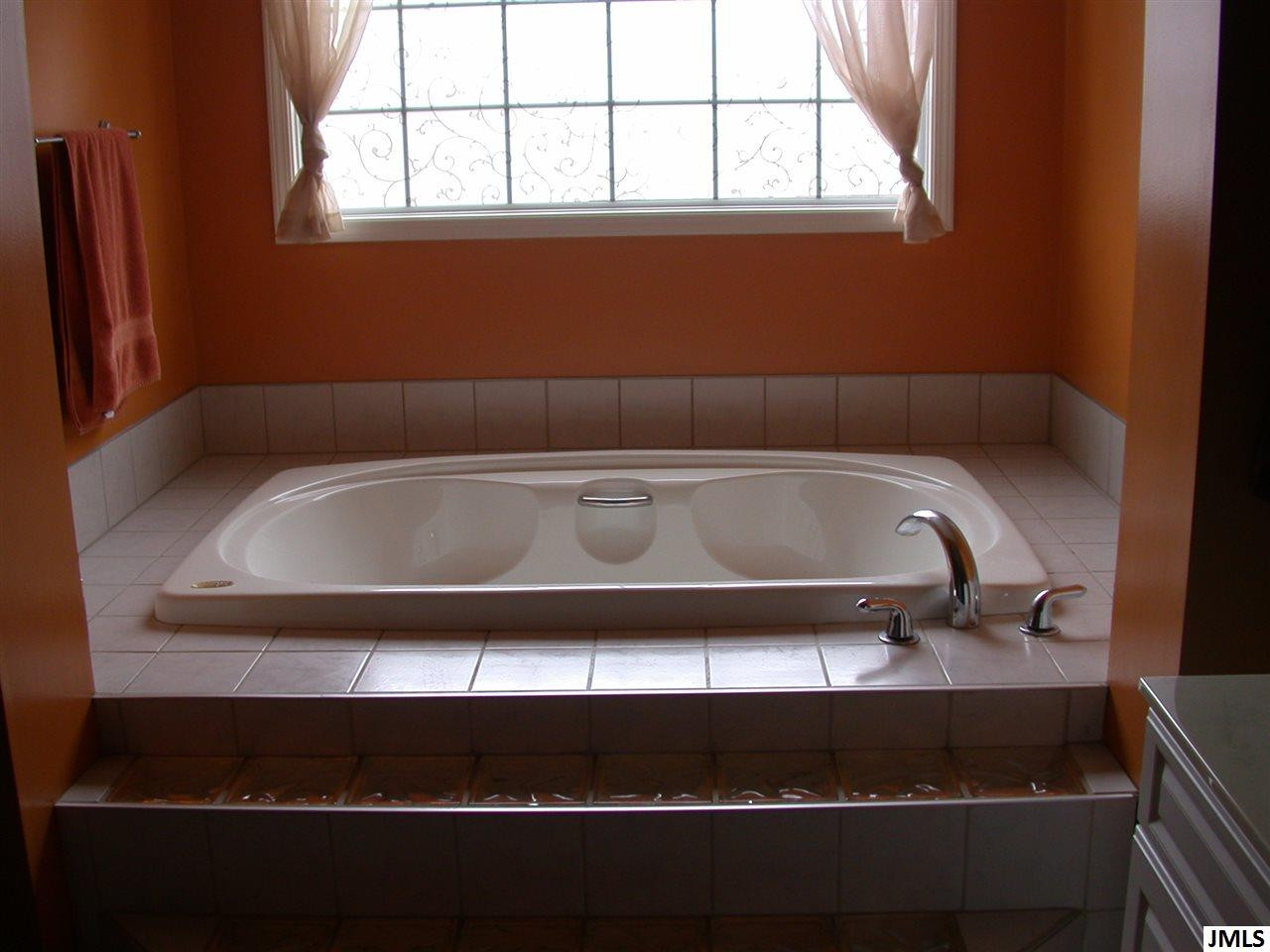 2442 Glengarry Road Jackson, MI 49203 - Photo 17 of 30 Photo 17
