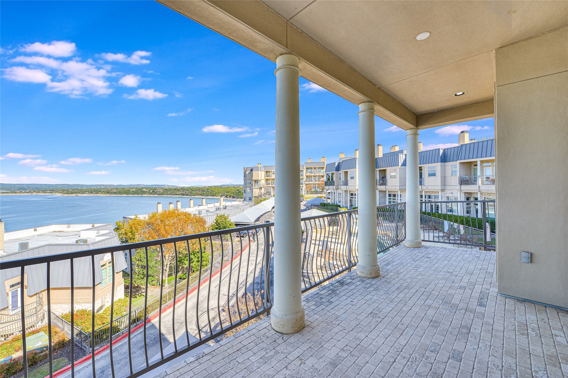2918 Ranch Road 620 North, Unit 299 Austin, TX 78734 - Photo 21 of 32 Family Room balcony