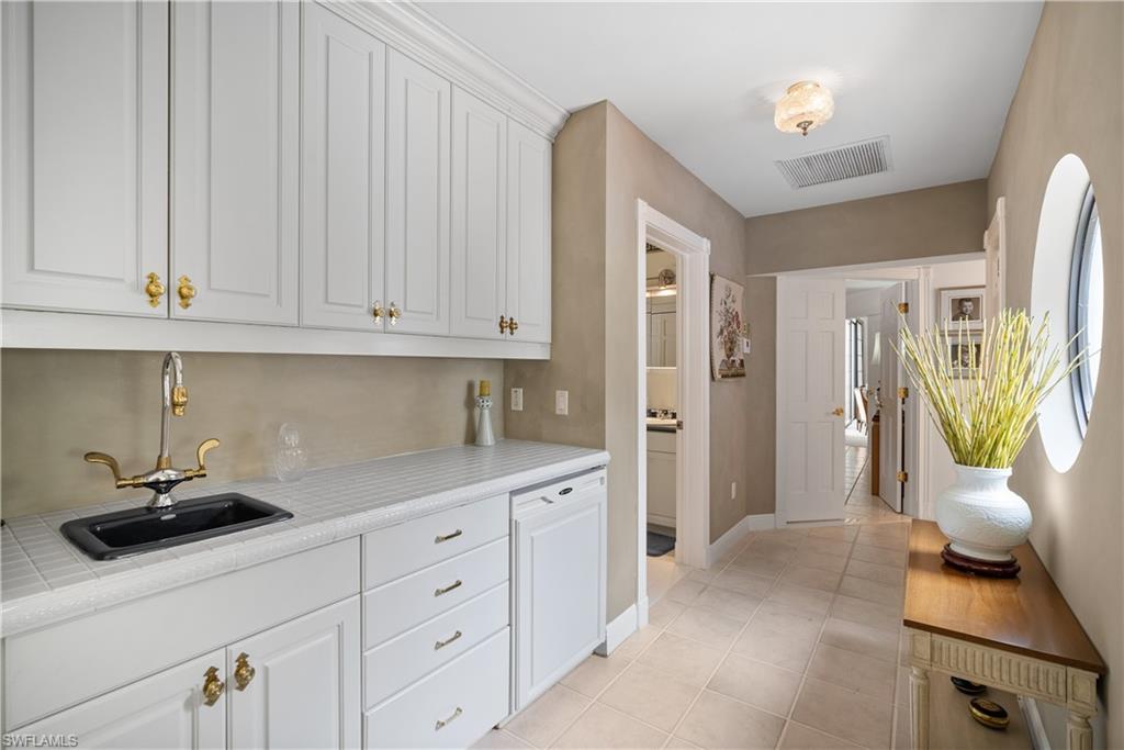802 Tallow Tree Court Naples, FL 34108 - Photo 31 of 46 Gallery Image 31