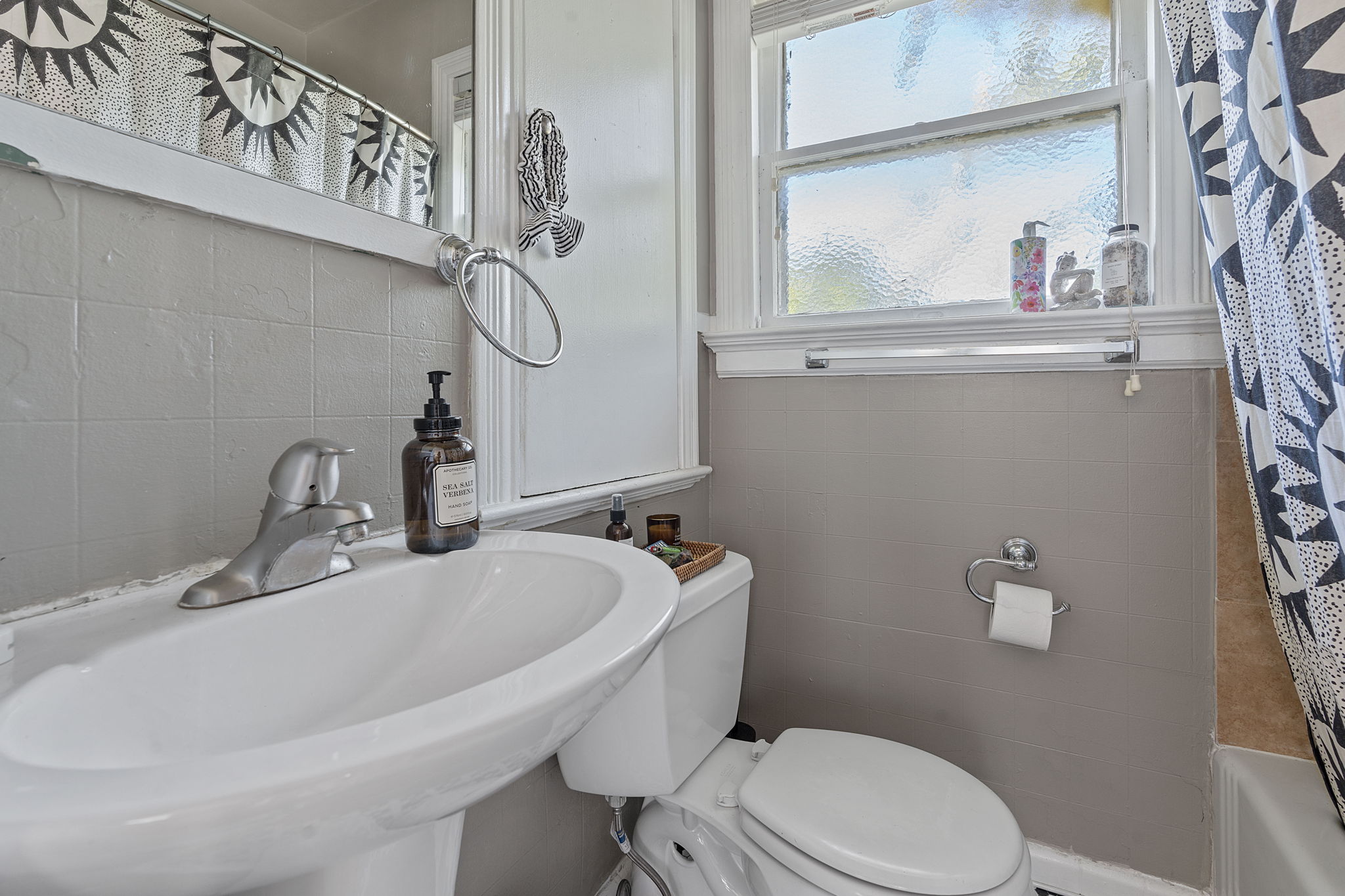1700 Northwood Road Austin, TX 78703 - Photo 34 of 40 Upstairs 1/1 bath